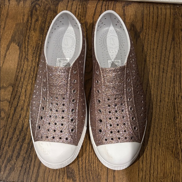 Native Shoes - Native Jefferson Rose Pink Bling Women's size 6 Men's size 4